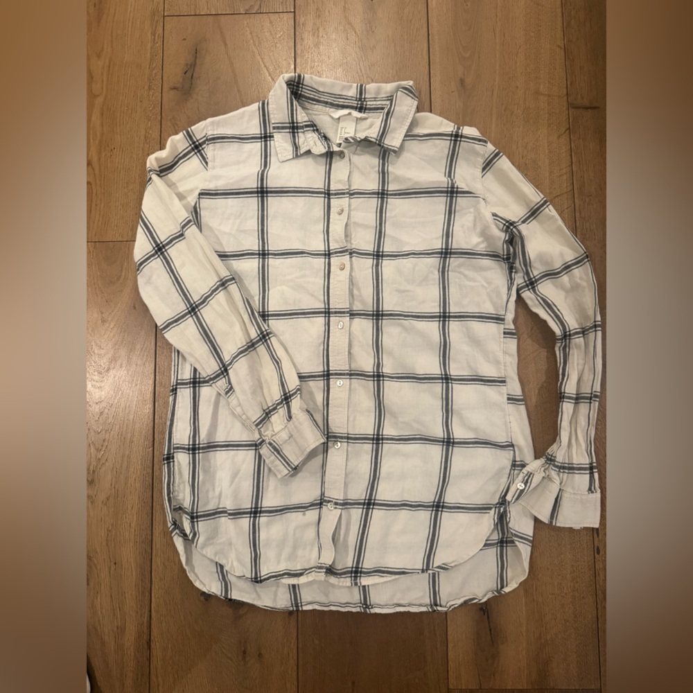 H&M White and Blue Plaid Button Down Shirt